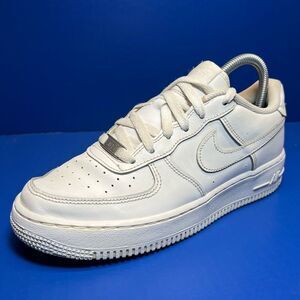 Nike Big Kids Air Force 1 GS Low in Triple White 6.5